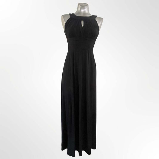 Sangria Black Sleeveless Keyhole Neck Pleated Maxi Dress