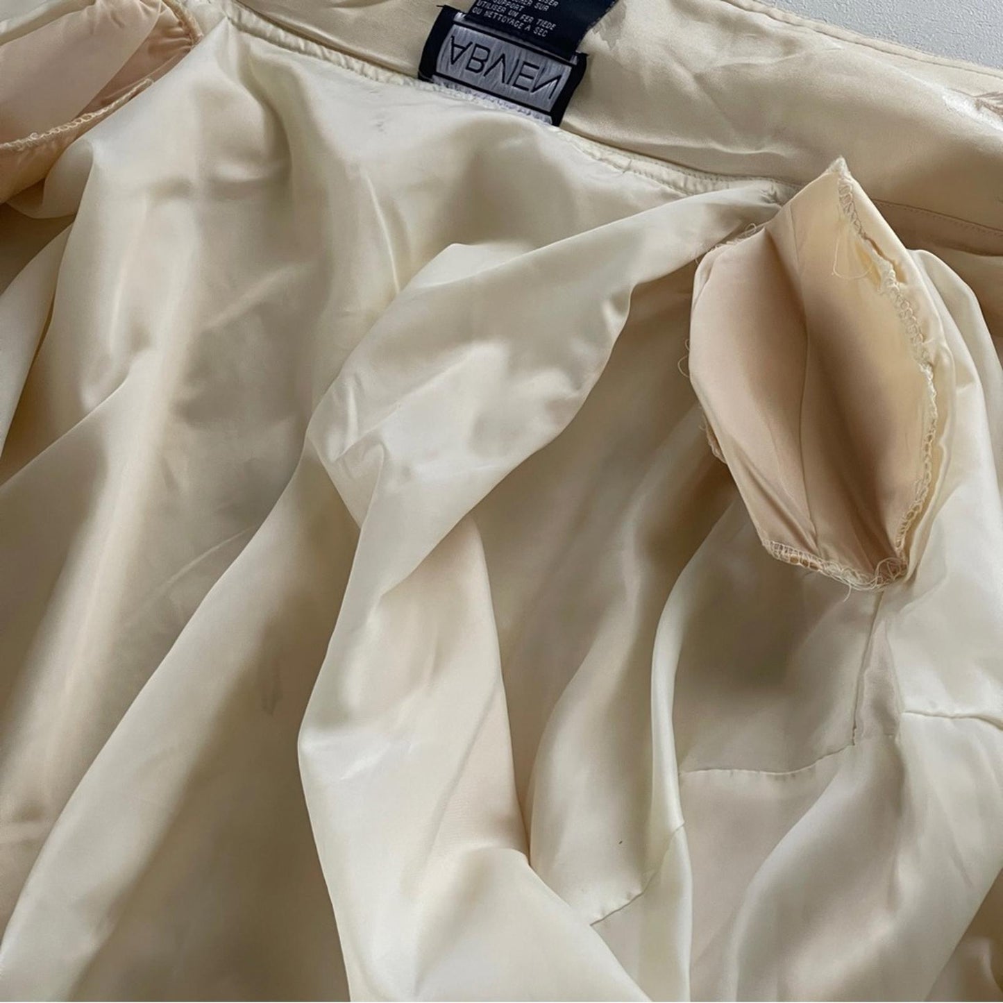 Elegant Cream Silk Women's Jacket in Large