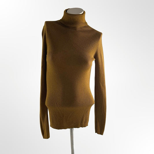 Women's Mustard Turtleneck Sweater in Small size