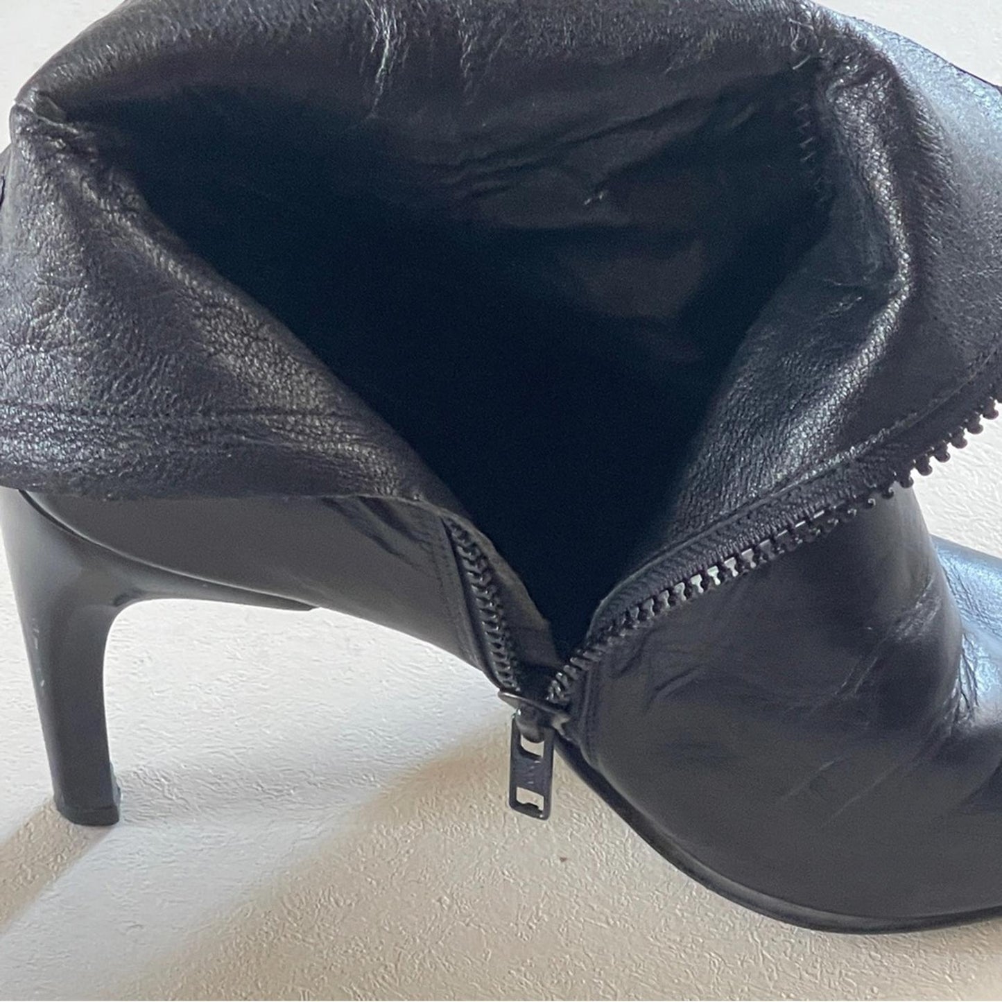 Vero Cuoio Women's Black Leather Pointed-Toe Ankle Boots