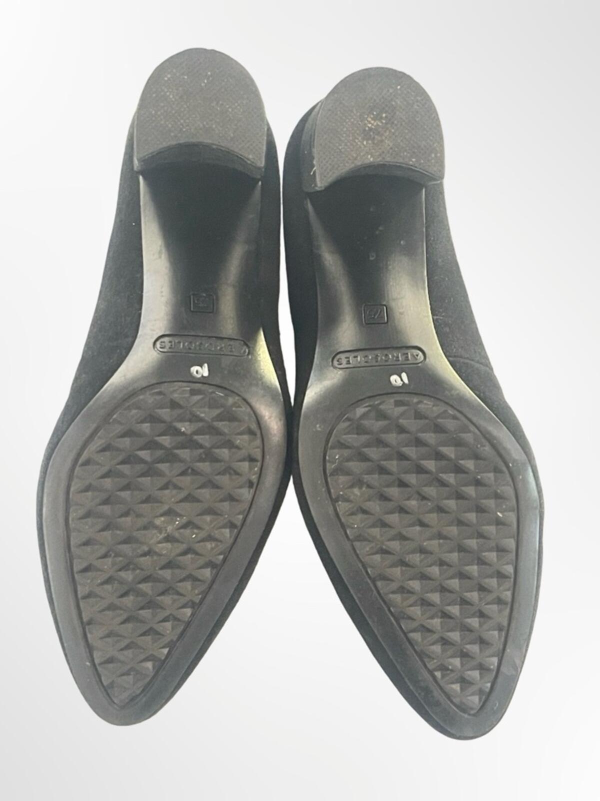 Classic Black Suede Mid-Heel Pumps Aeorosoles in size 7.5