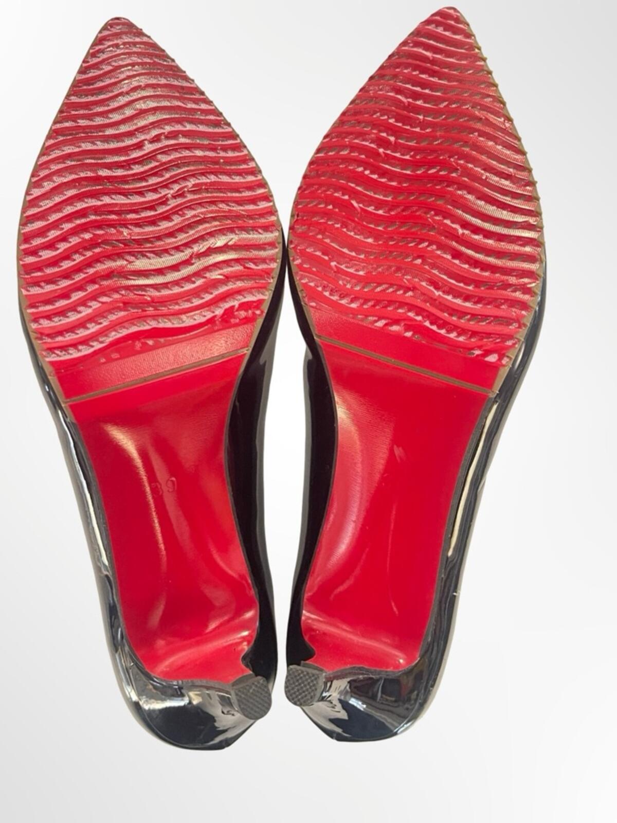 Classic Black Patent Pointed-Toe Women's Pumps in size 8.5