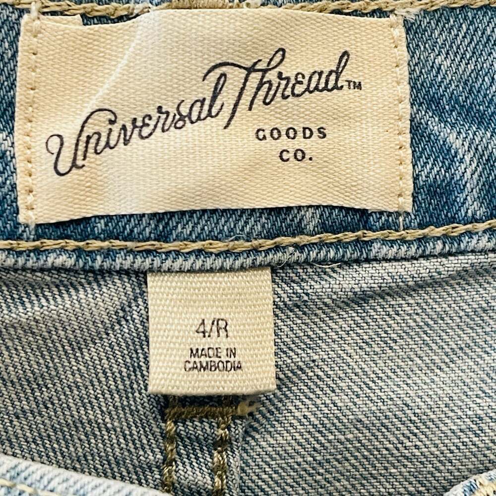 Universal Thread 90s Cutoff Jean Shorts Light Wash Cuffed Size 4/R
