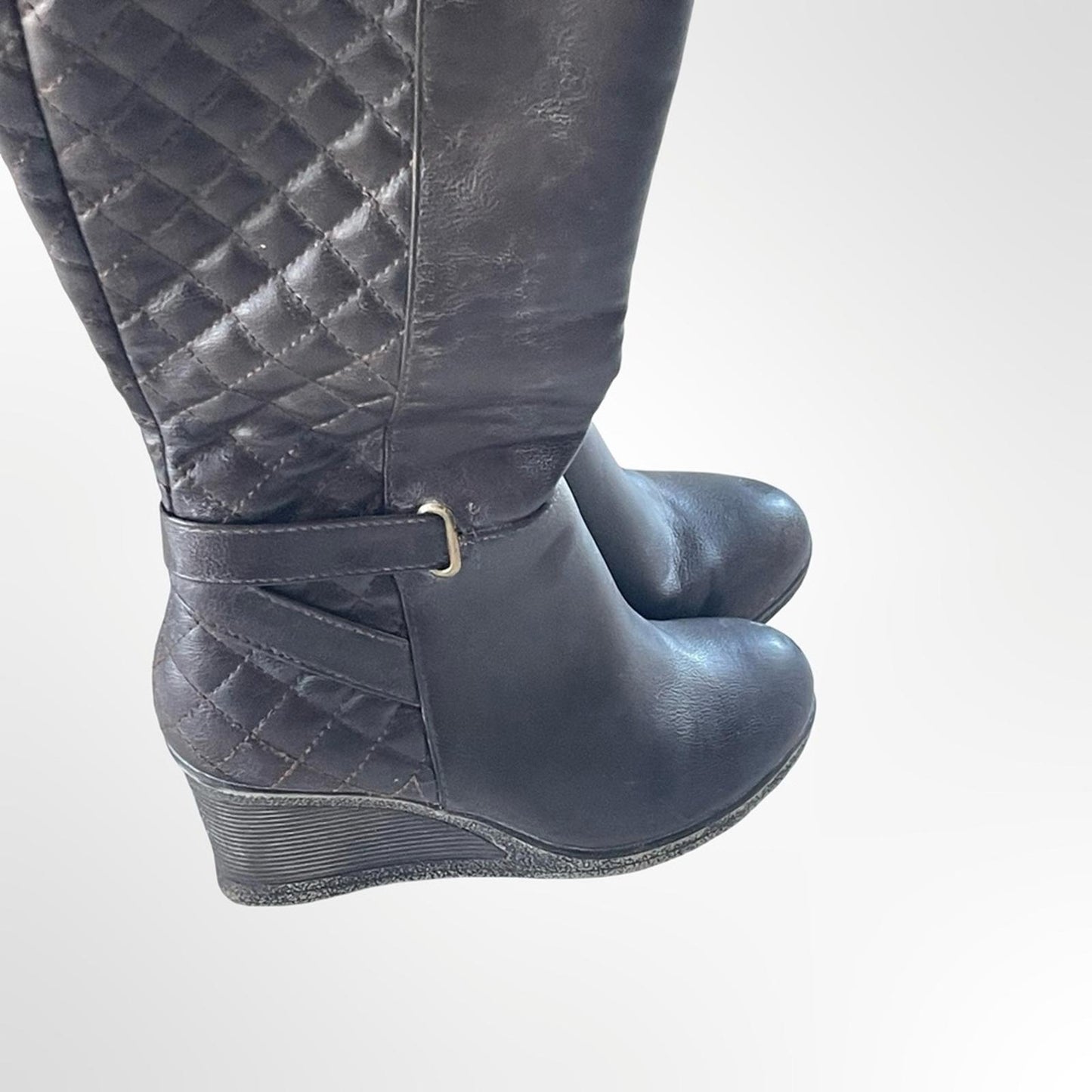 Vapose NY Brown Quilted Wedge Boots in size 8