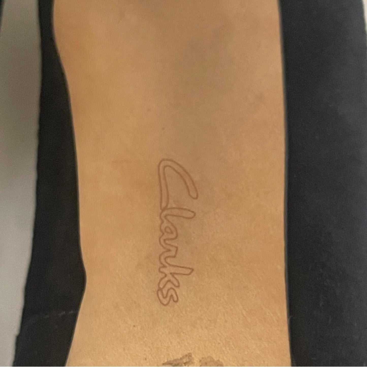 Clark's Artisan Women's Black Suede Mid-Heel Pumps size 7.5