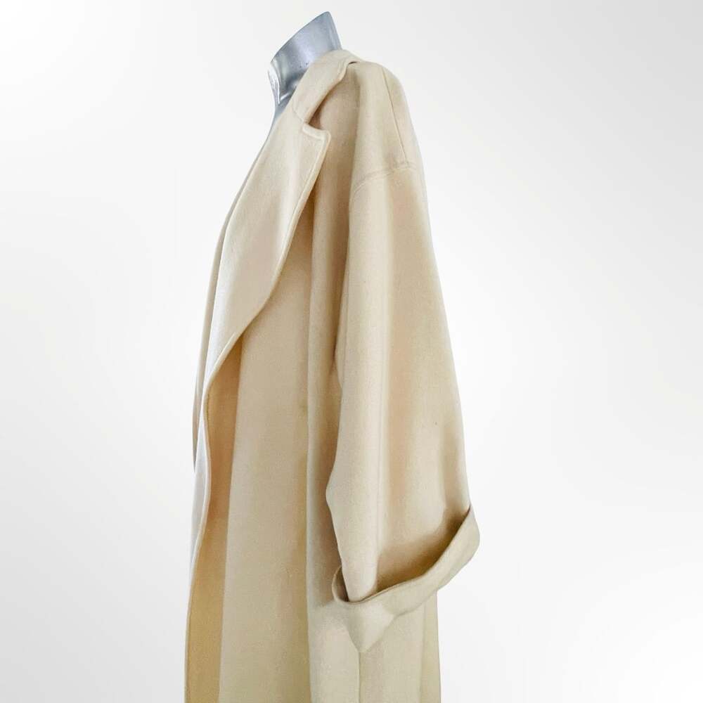 Vintage Cream Wool Long Overcoat with Lapel Collar and Cuffed Sleeves