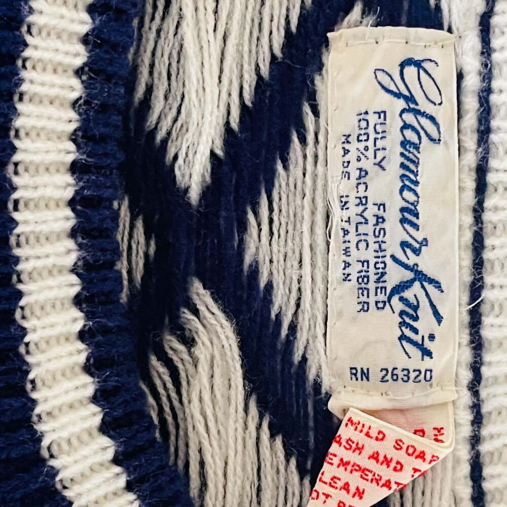 Glamour Knit Fully Fashioned Blue and White Diamond Print Short Sleeve Sweater