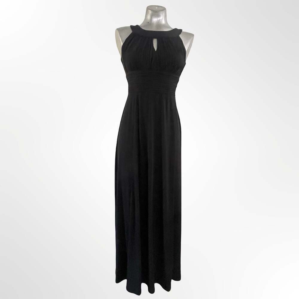 Sangria Black Sleeveless Keyhole Neck Pleated Maxi Dress