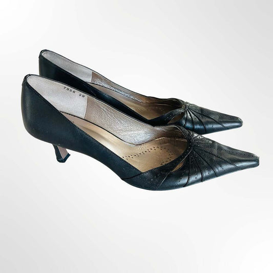 et vous paris Black Leather Pointed-Toe Kitten Heel Pumps with Stitched Detail