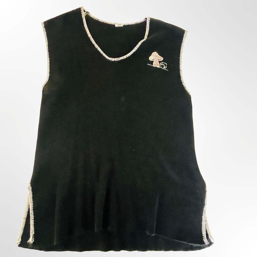 Vintage Black Knit Sleeveless Tank Top Sweater Vest with Mushroom Graphic