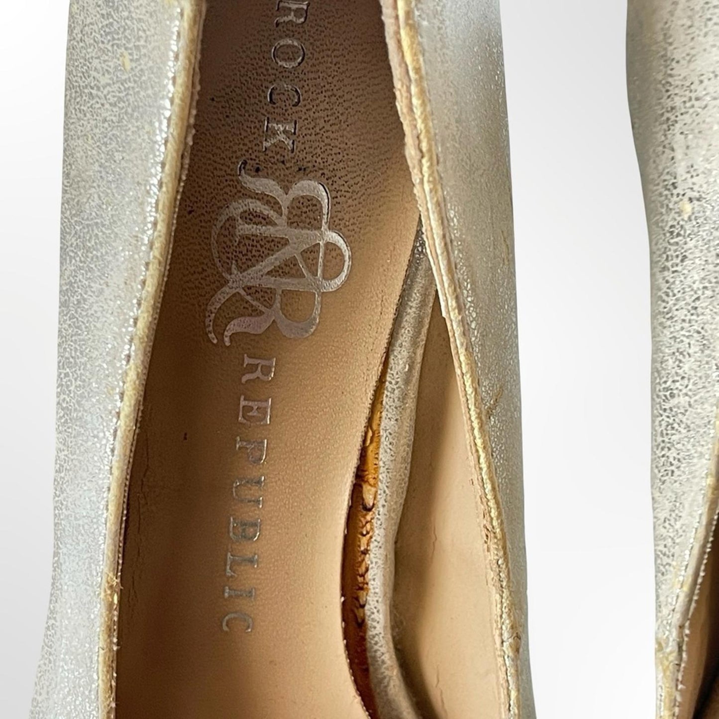 Rock & Republic Silver Metallic Pointed Toe Stilettos in 8.5