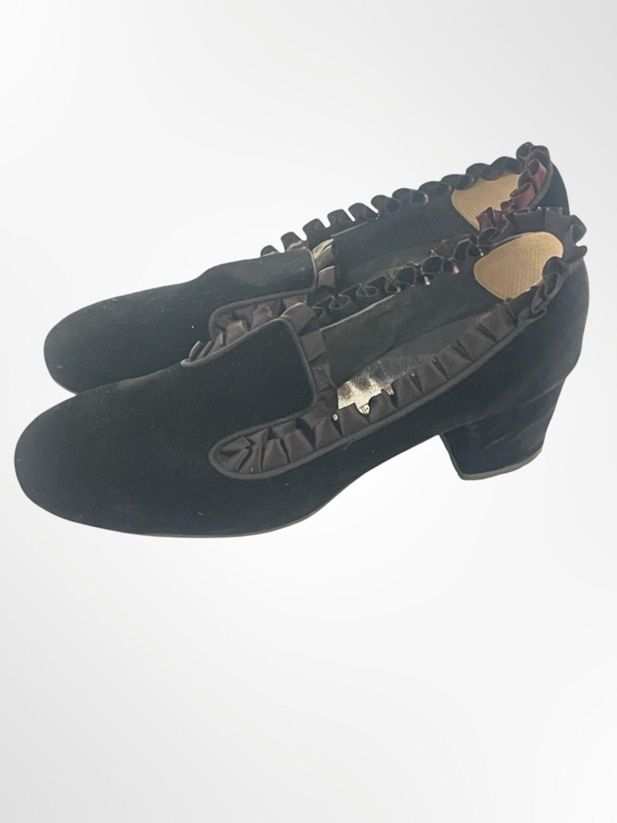 Jack Street Black Velvet Ruffle Trim Women's Pumps in size 7.5