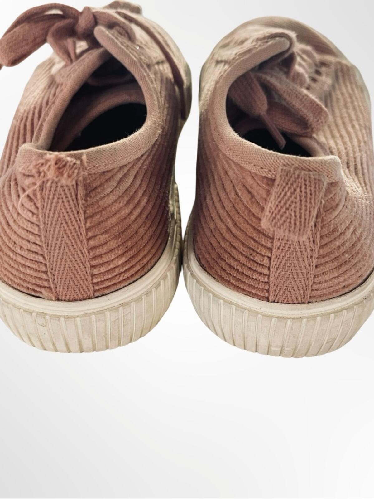 Cat & Jack Corduroy Lace-Up Sneakers in Dusty Pink size 3