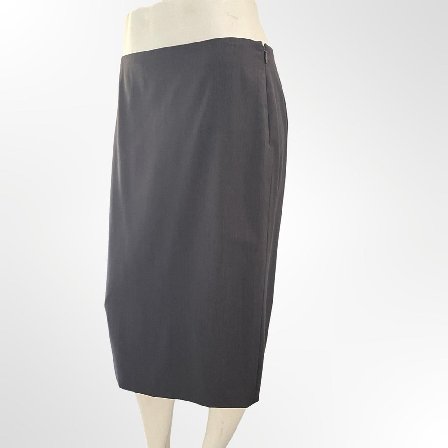 Elegant Gray Women's Skirt with 34 size waist
