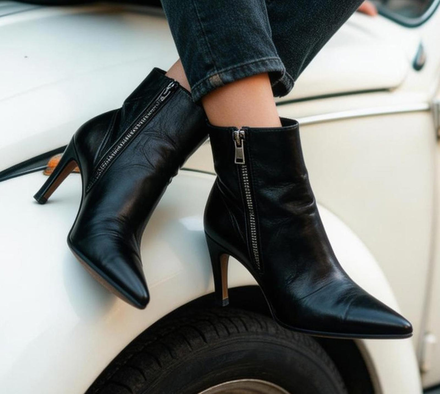 Vero Cuoio Women's Black Leather Pointed-Toe Ankle Boots