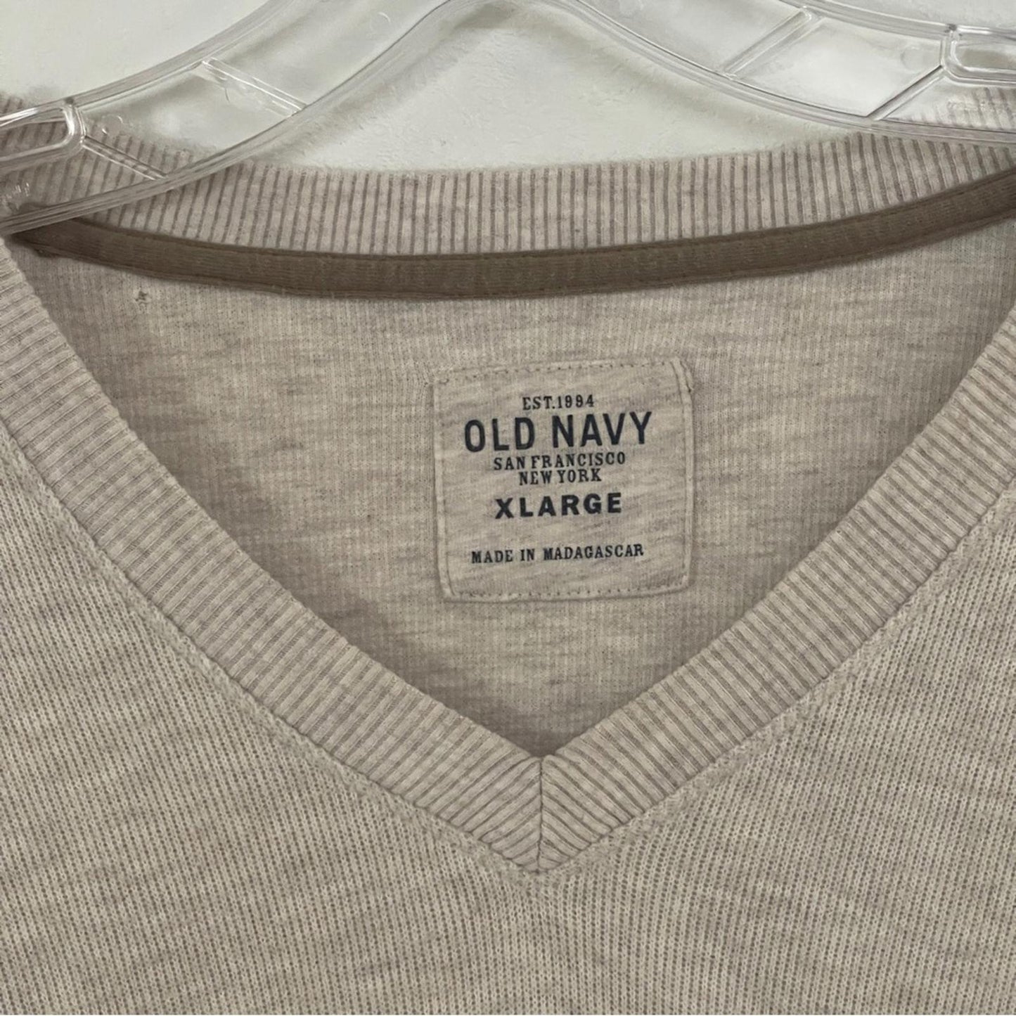 Old Navy Men’s V-Neck Sweater in size XL