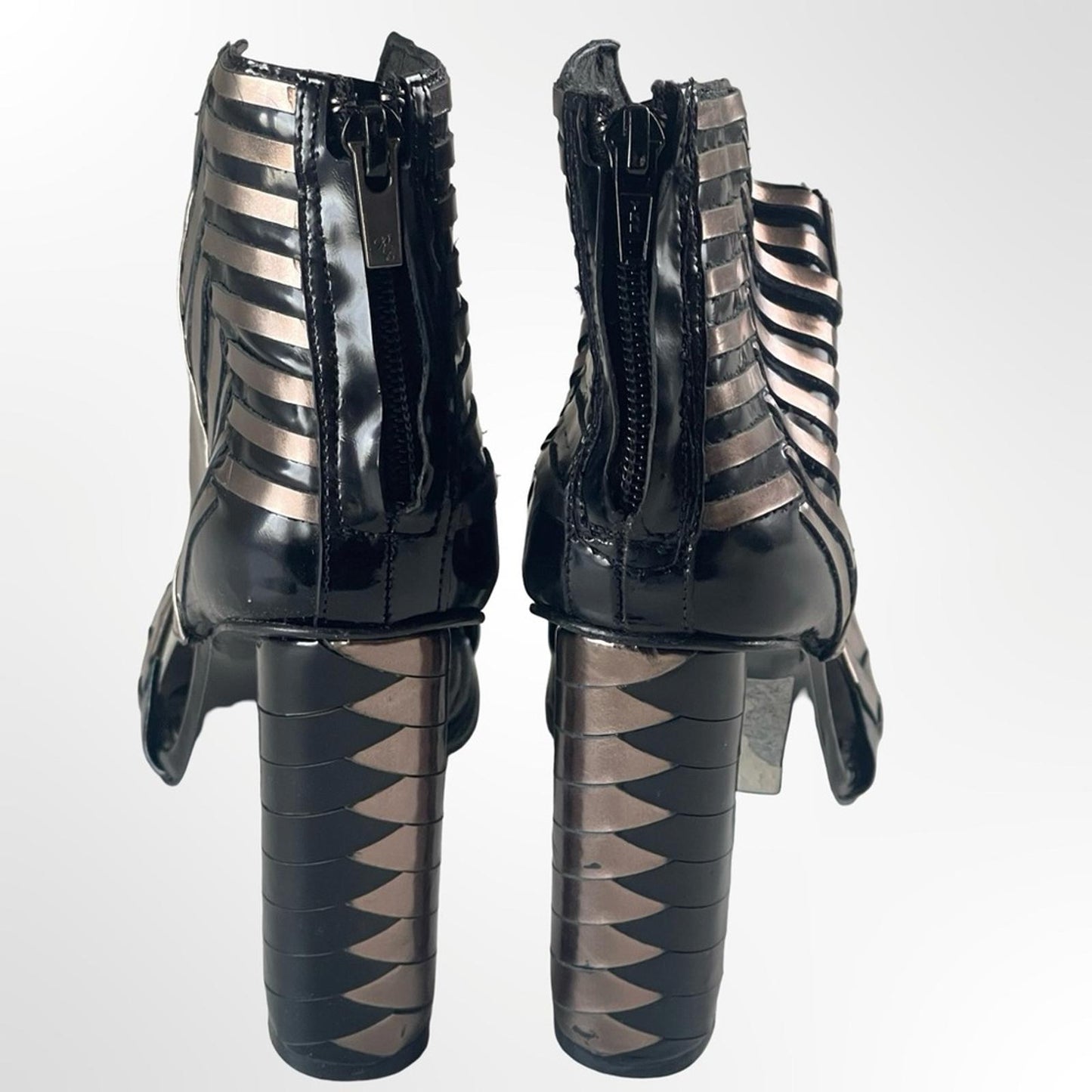 Robert Clergerie Black and Gold Heels in size 6