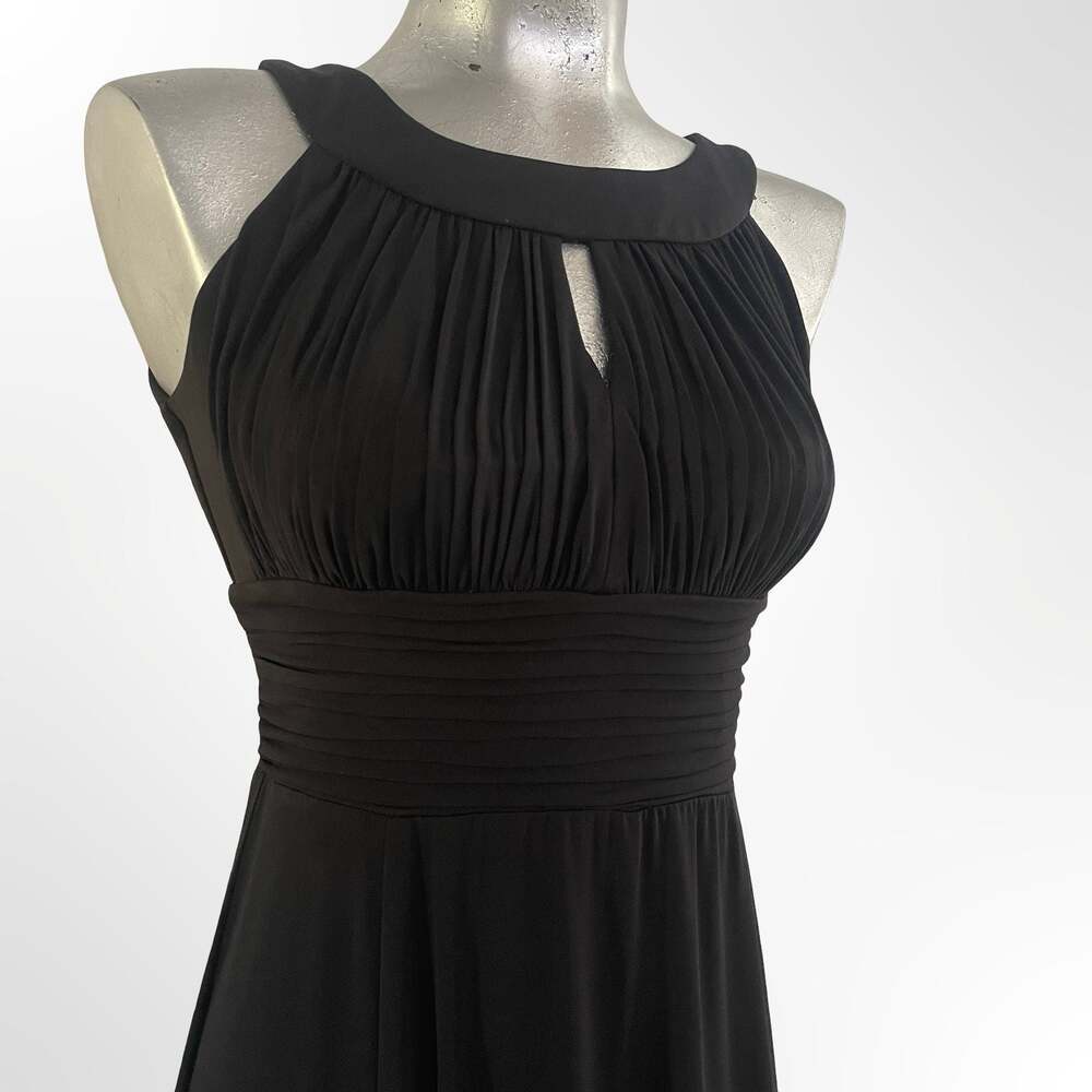 Sangria Black Sleeveless Keyhole Neck Pleated Maxi Dress