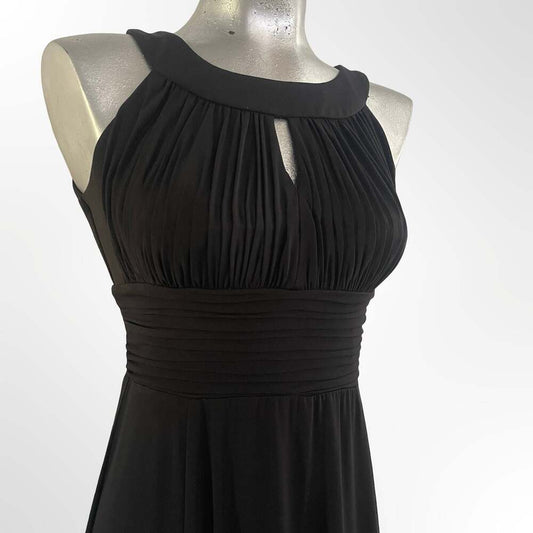 Sangria Black Sleeveless Keyhole Neck Pleated Maxi Dress