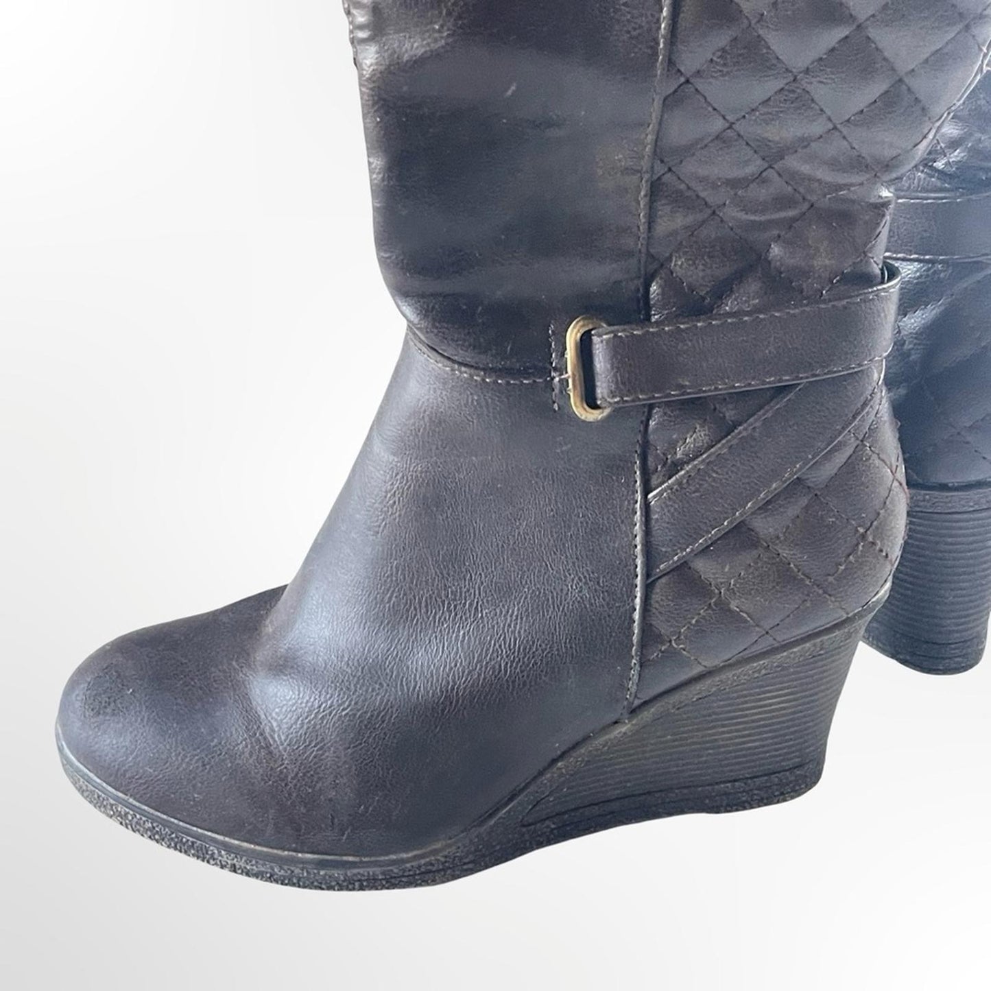 Vapose NY Brown Quilted Wedge Boots in size 8