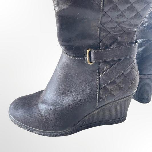 Vapose NY Brown Quilted Wedge Boots in size 8