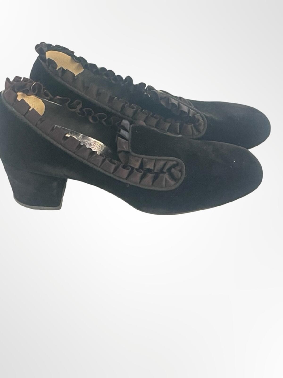 Jack Street Black Velvet Ruffle Trim Women's Pumps in size 7.5