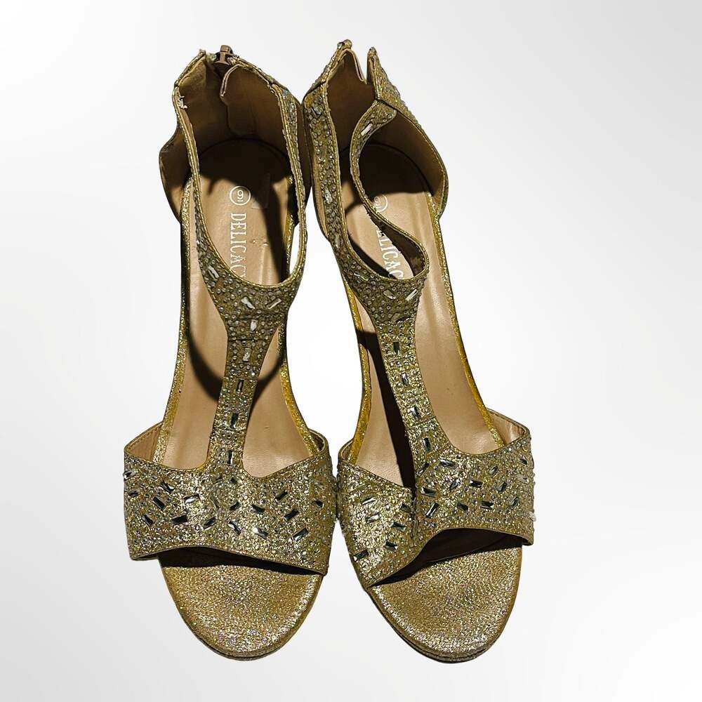 Delicacy Gold Glitter Rhinestone Embellished T-Strap Mid Heel Sandals, Size 9
