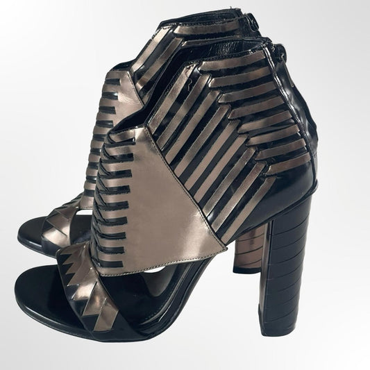 Robert Clergerie Black and Gold Heels in size 6