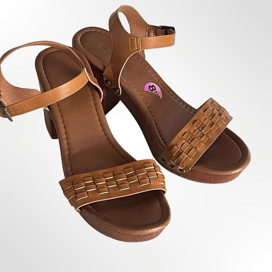 Dunes Women’s Tan Woven Front Ankle-Strap Sandals - size 8.5