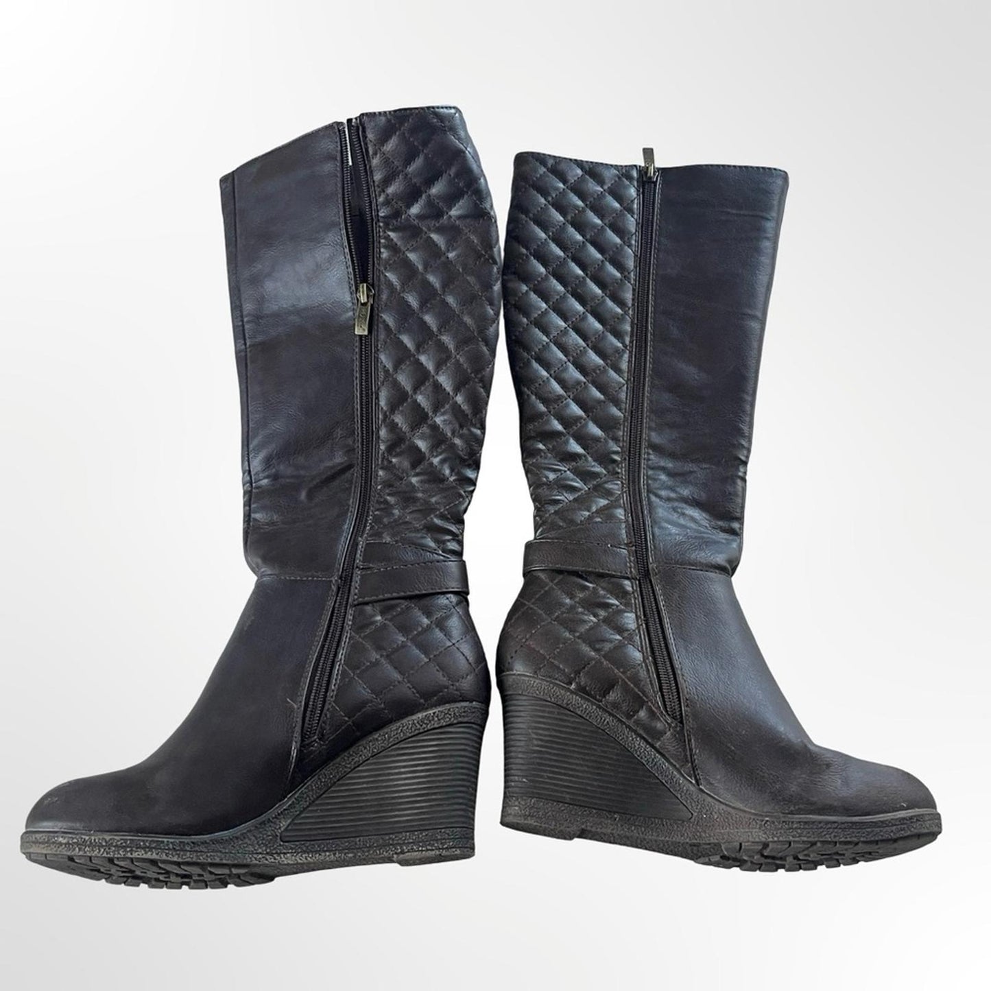 Vapose NY Brown Quilted Wedge Boots in size 8