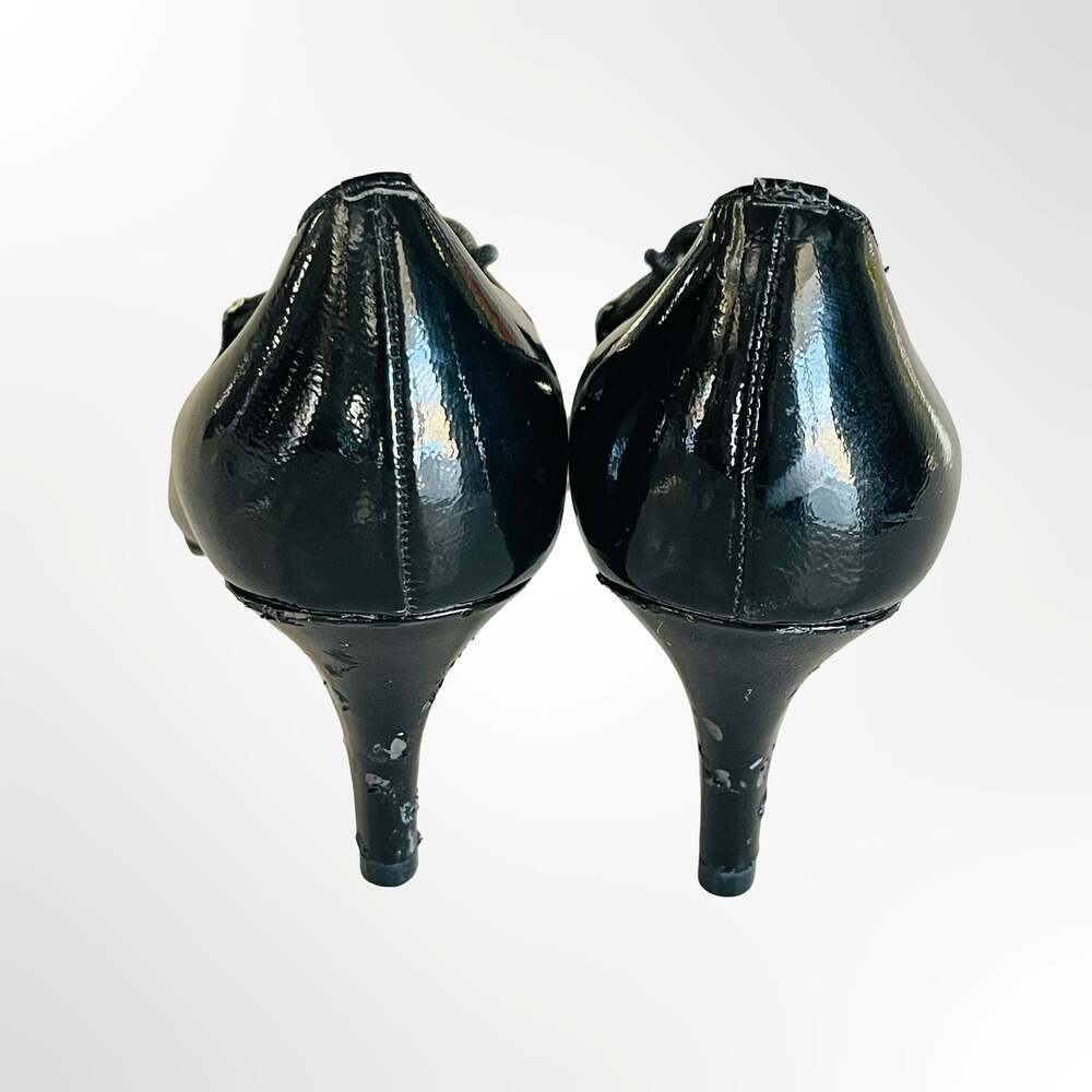 AK Anne Klein Black Patent Leather Pointed Toe Kitten Heel Pumps with Braided Kn