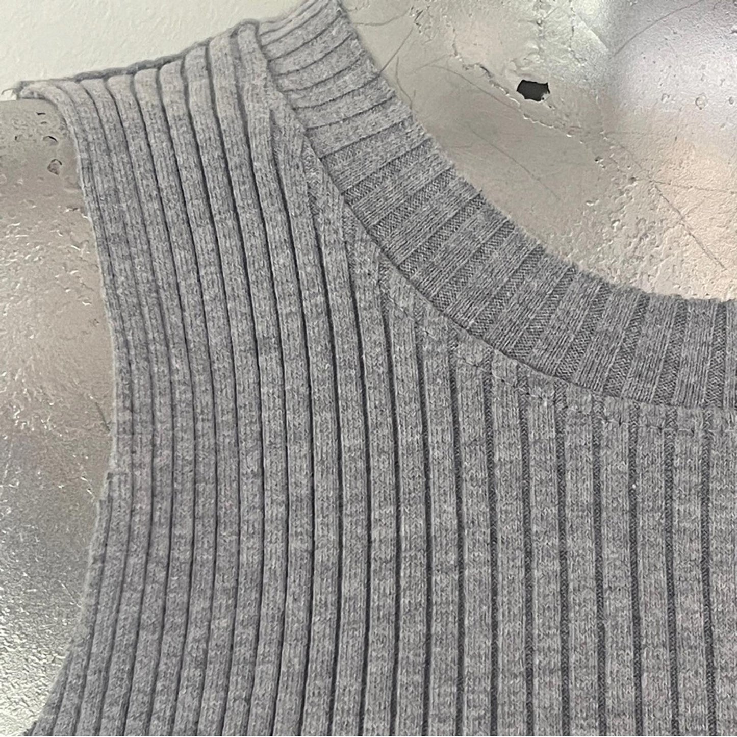 Topshop Gray Ribbed Cropped Tank in size 6