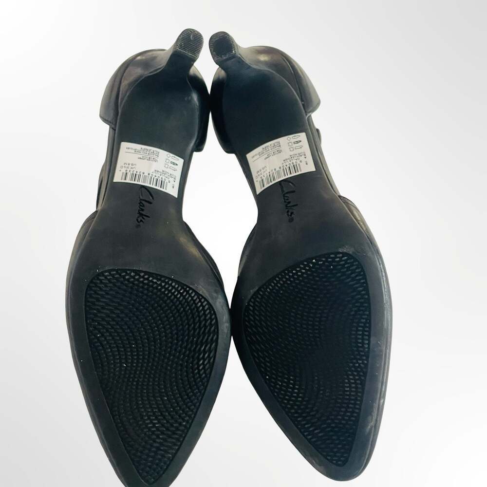 Clarks Artisan Black Leather T-Strap Kitten Heel Pumps
