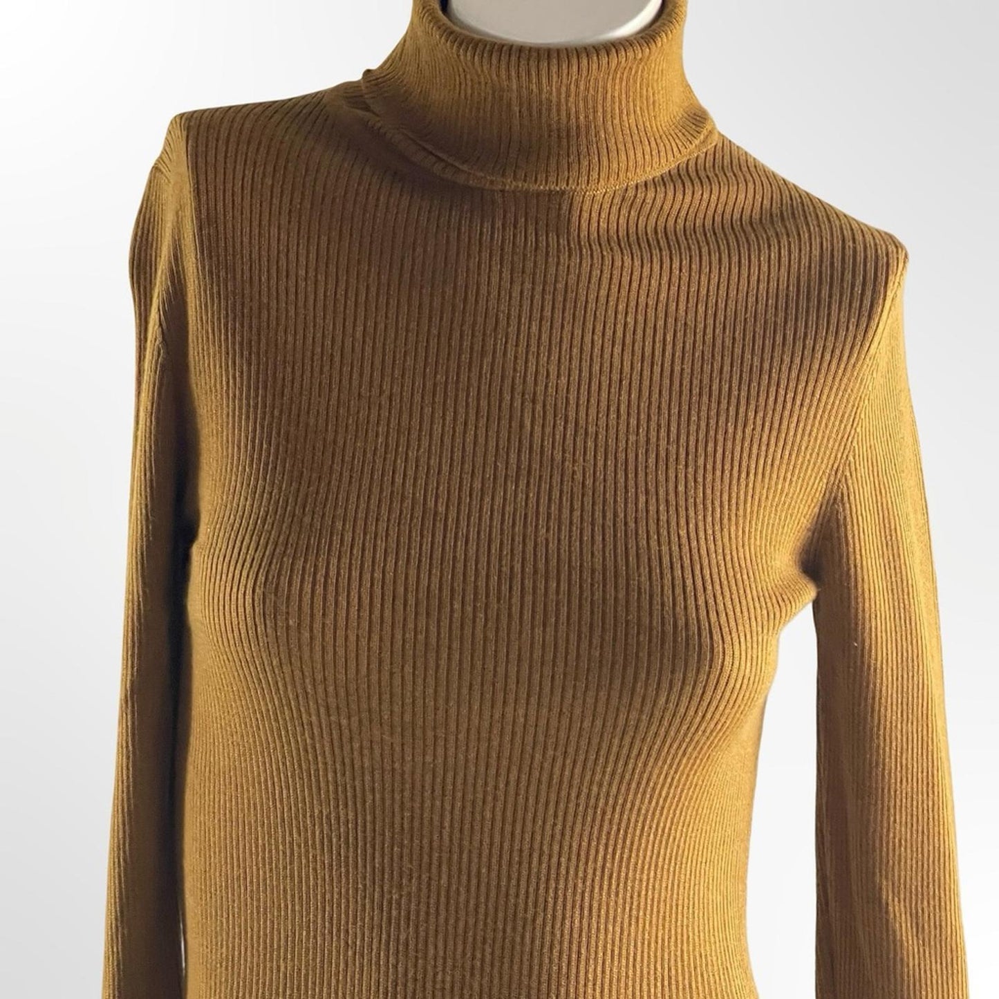 Women's Mustard Turtleneck Sweater in Small size