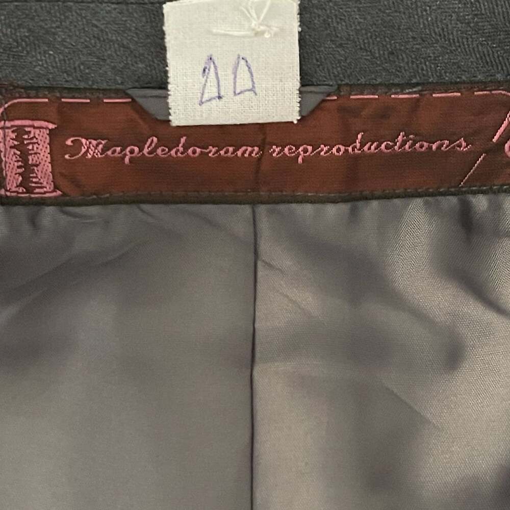 Mapledoram Reproductions Men's Charcoal Grey Peak Lapel 2-Pc Jacket