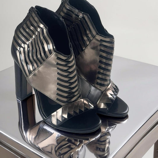 Robert Clergerie Black and Gold Heels in size 6