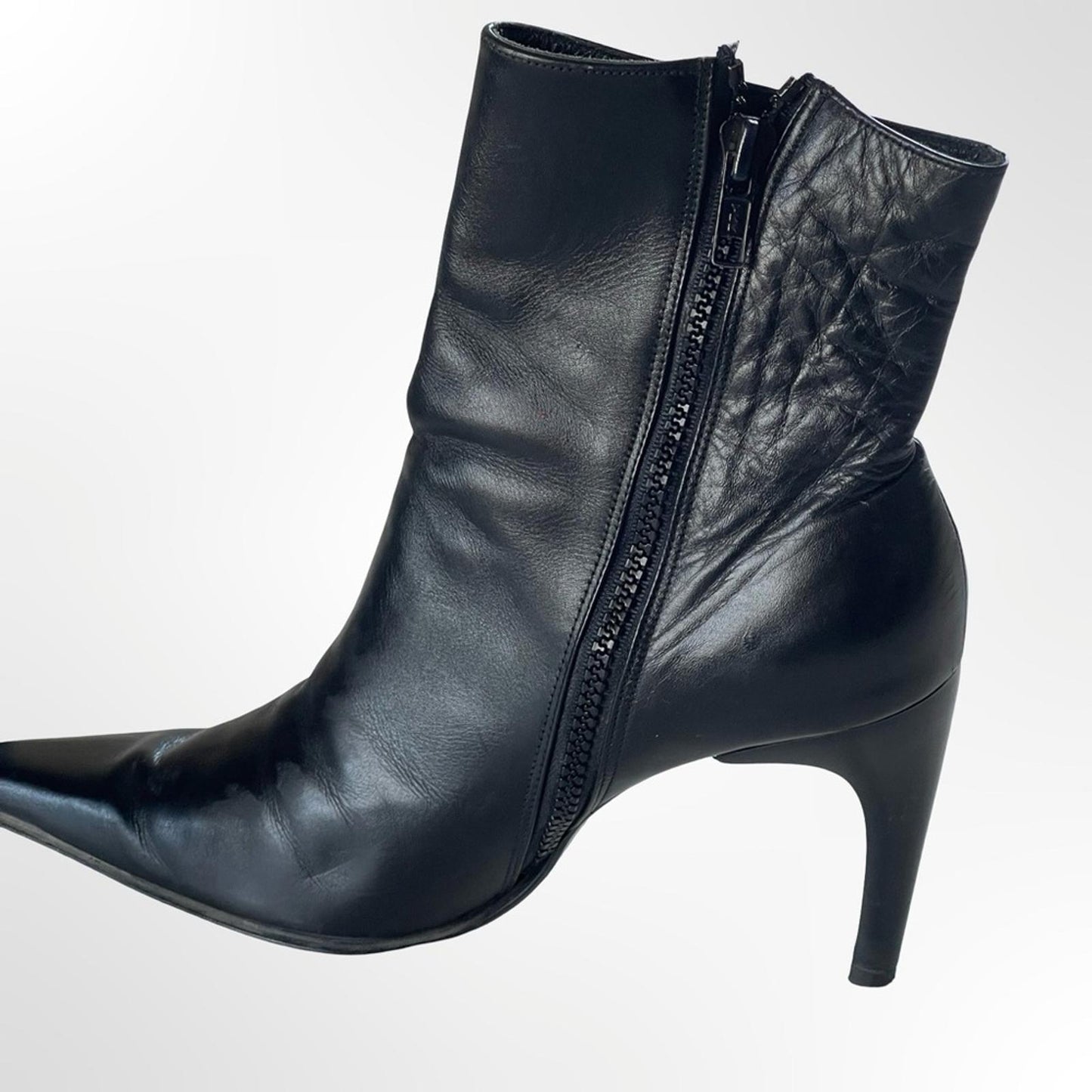 Vero Cuoio Women's Black Leather Pointed-Toe Ankle Boots