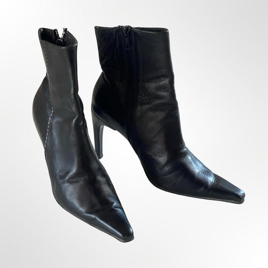 Vero Cuoio Women's Black Leather Pointed-Toe Ankle Boots