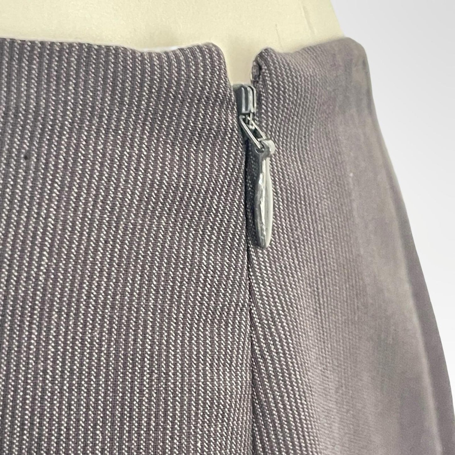 Elegant Gray Women's Skirt with 34 size waist