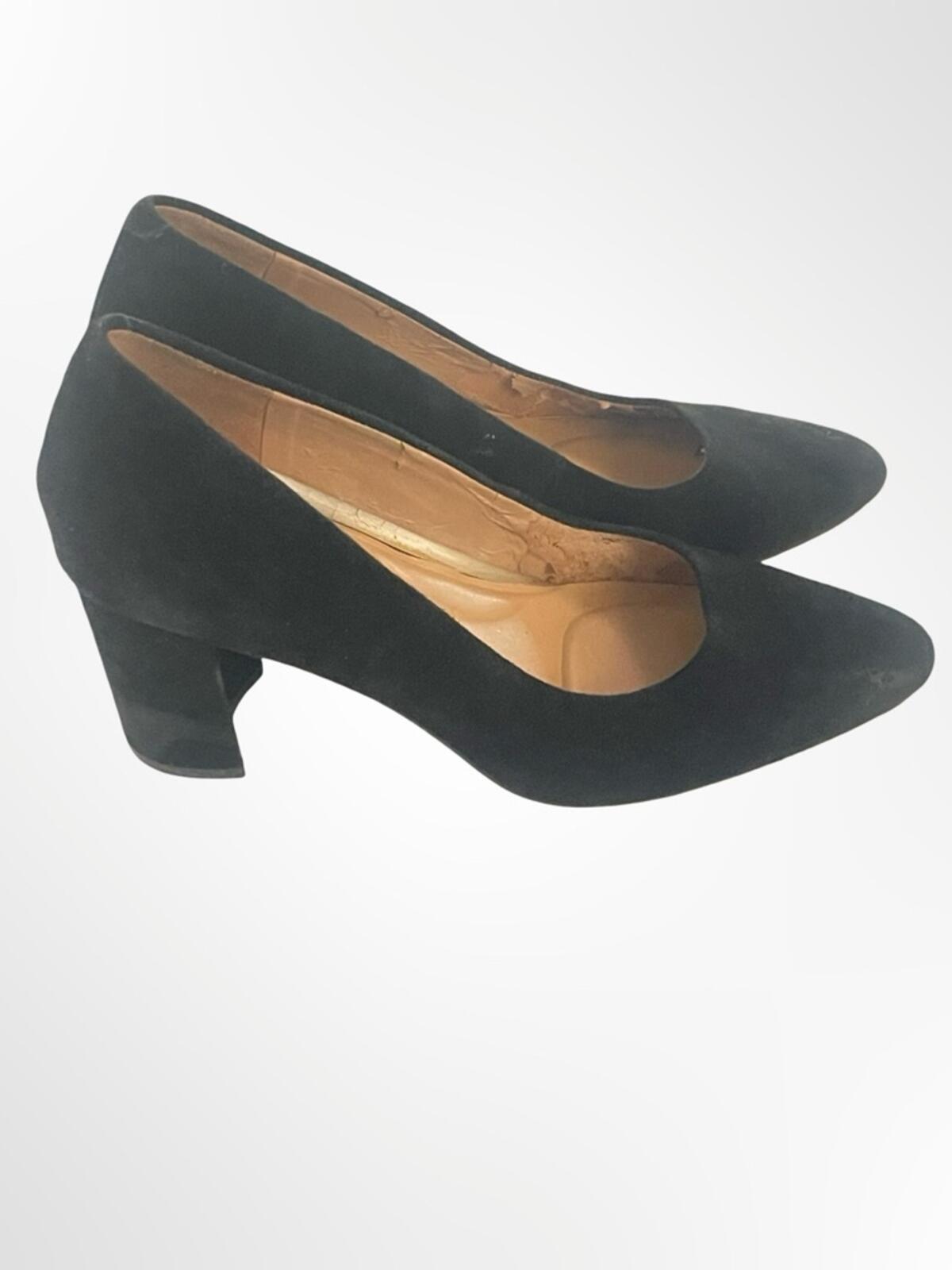 Classic Black Suede Mid-Heel Pumps Aeorosoles in size 7.5
