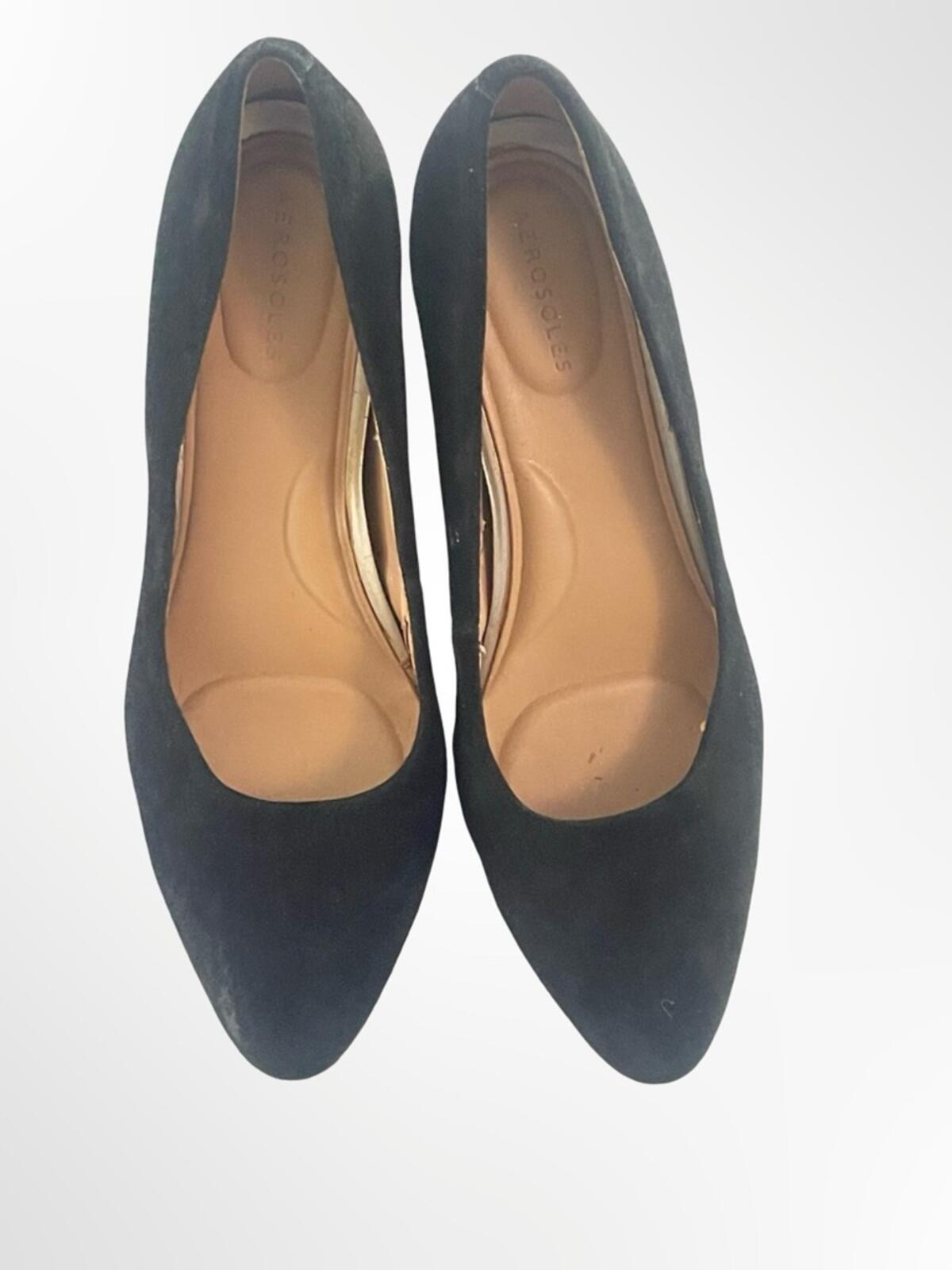 Classic Black Suede Mid-Heel Pumps Aeorosoles in size 7.5