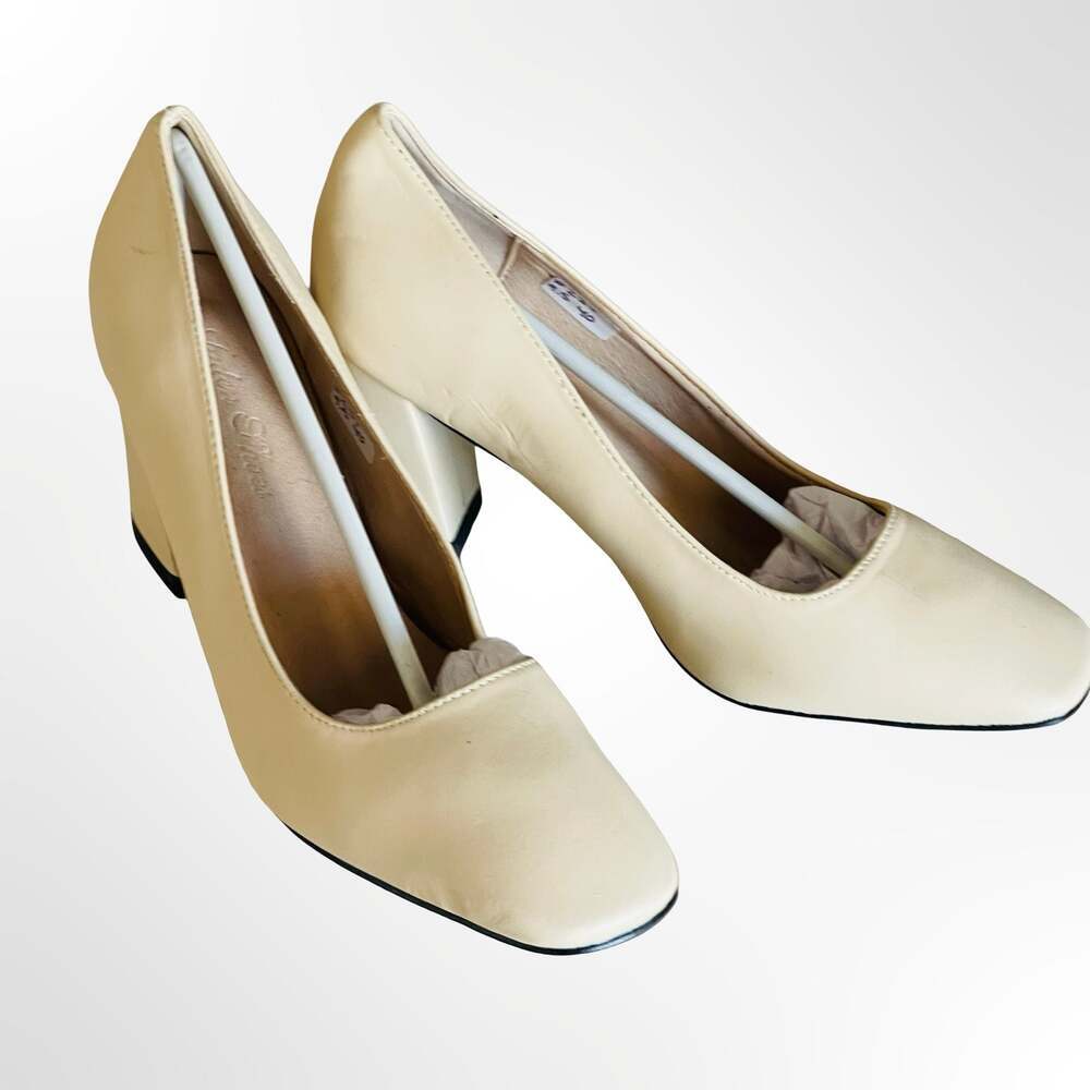 Jaden Shoes Women's Cream Block Heel Pumps