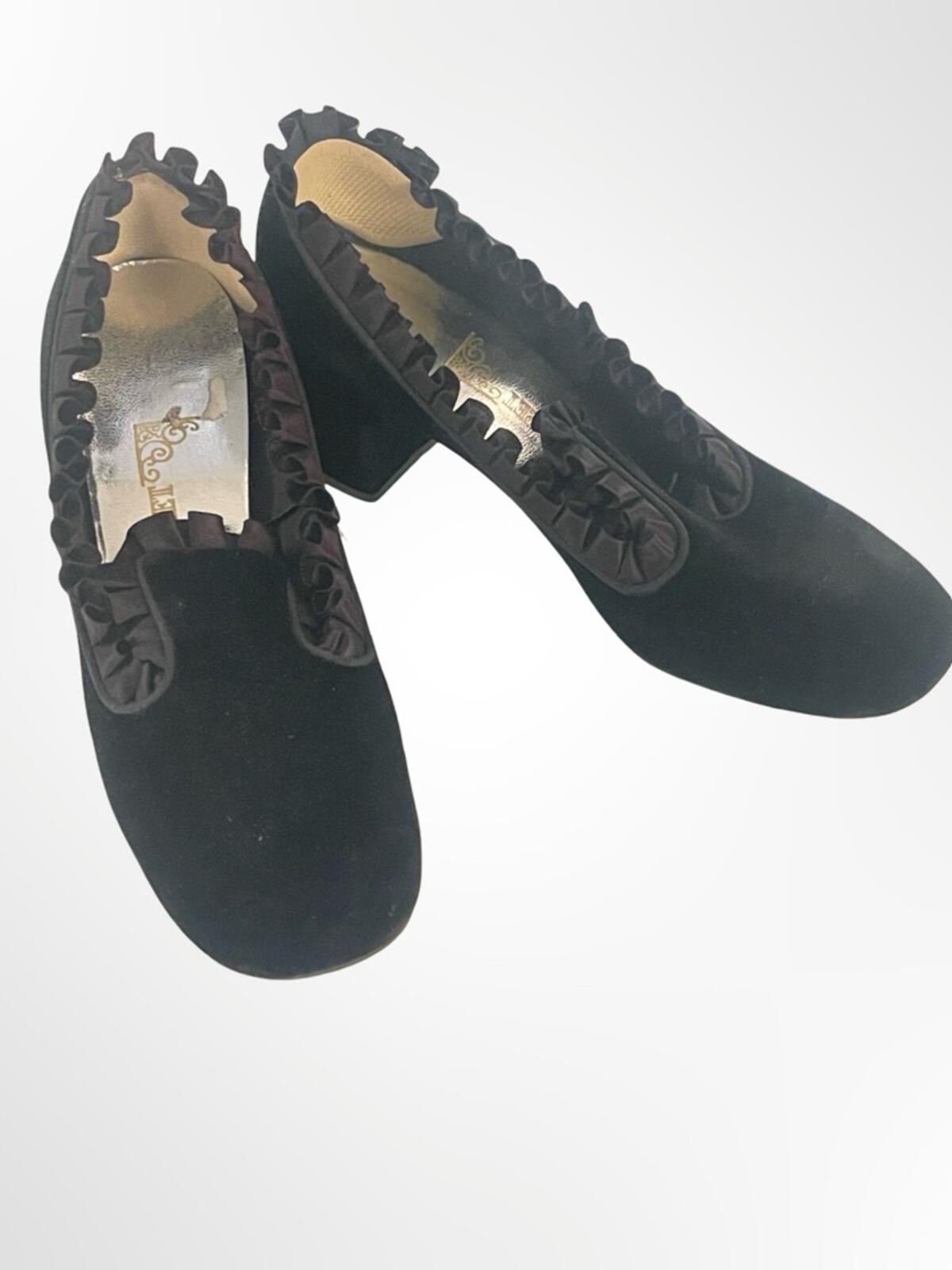 Jack Street Black Velvet Ruffle Trim Women's Pumps in size 7.5