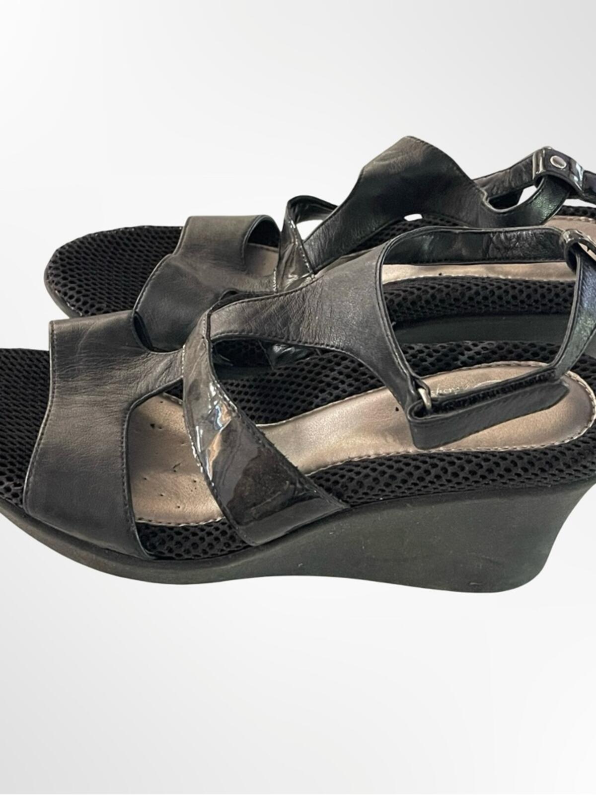 Easy Spirit Black Women's Wedge Sandals with in size 7.5 NWOT