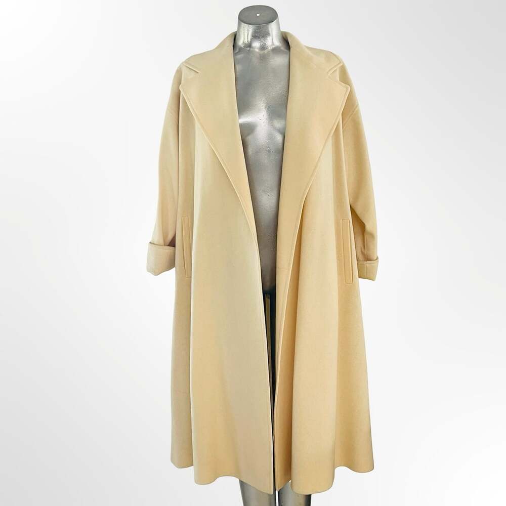 Vintage Cream Wool Long Overcoat with Lapel Collar and Cuffed Sleeves