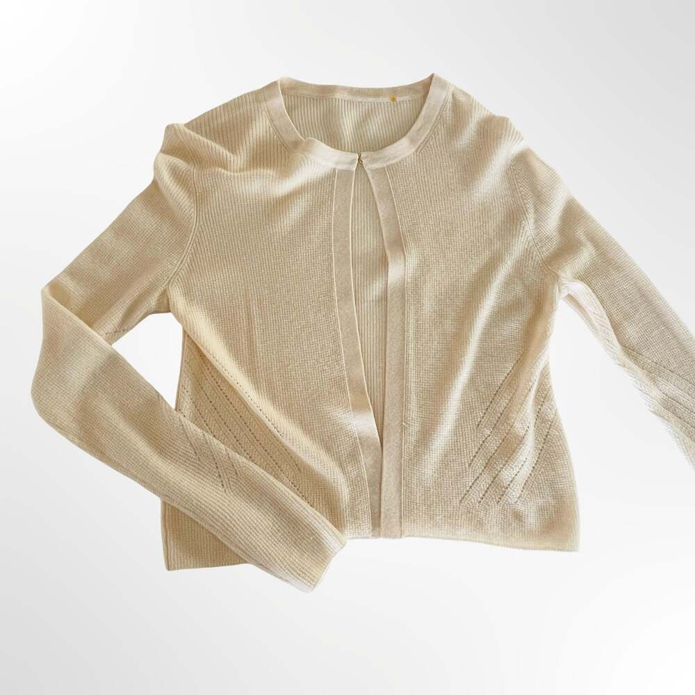 Cream Knit Hook-and-Eye Front Cropped Cardigan