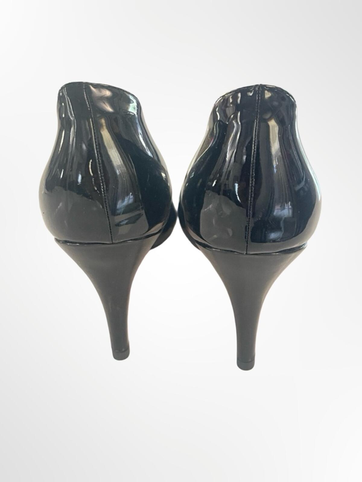 Classic Black Patent Pointed-Toe Women's Pumps in size 8.5