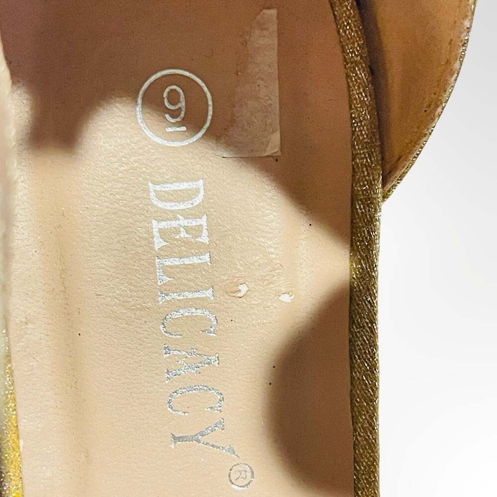 Delicacy Gold Glitter Rhinestone Embellished T-Strap Mid Heel Sandals, Size 9