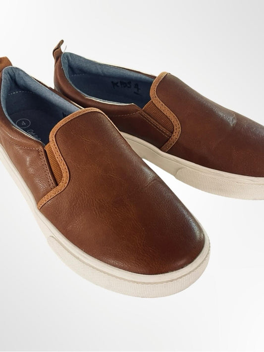 Cat & Jack Brown Slip-On Loafers with Ivory Sole in size 4