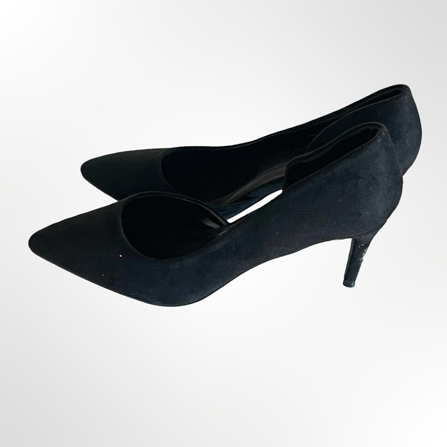 Cushionaire Classic Black Pointed Toe Pumps - Women size 8.5